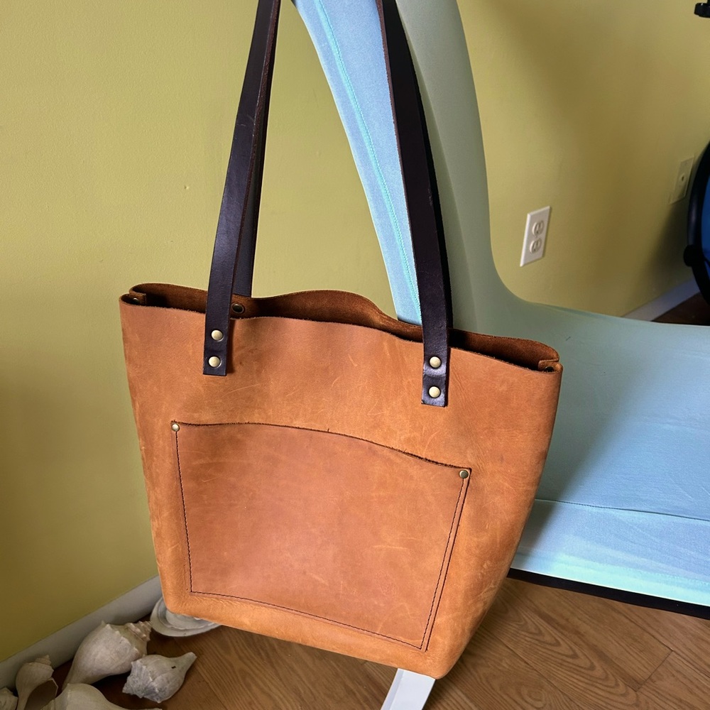 Super soft Like New Portland Leather Medium Dakota Leather Tote